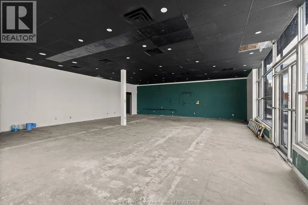 5869 TECUMSEH ROAD East