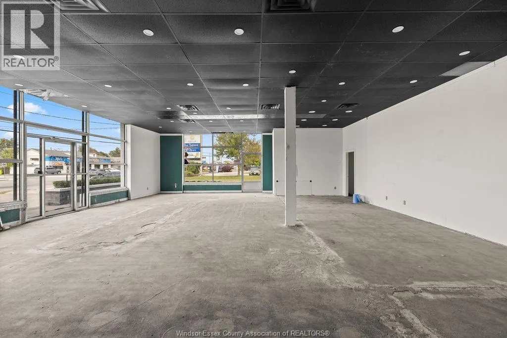 5869 TECUMSEH ROAD East