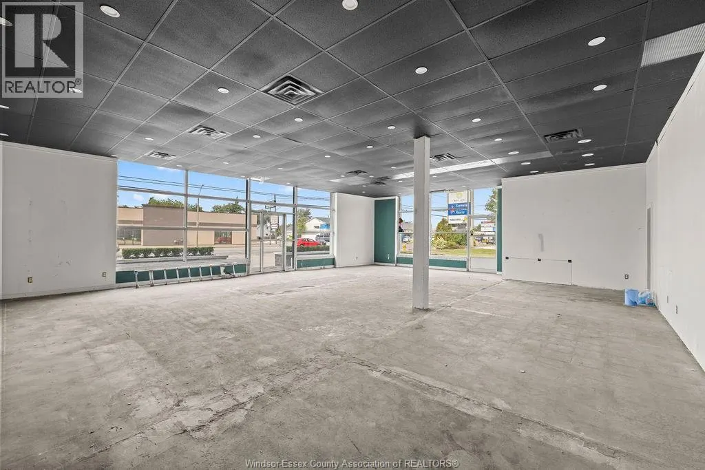 5869 TECUMSEH ROAD East