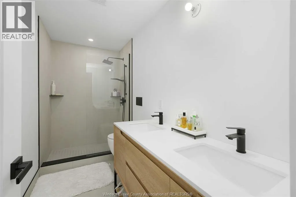 515 RIVERSIDE DRIVE West Unit# 1701