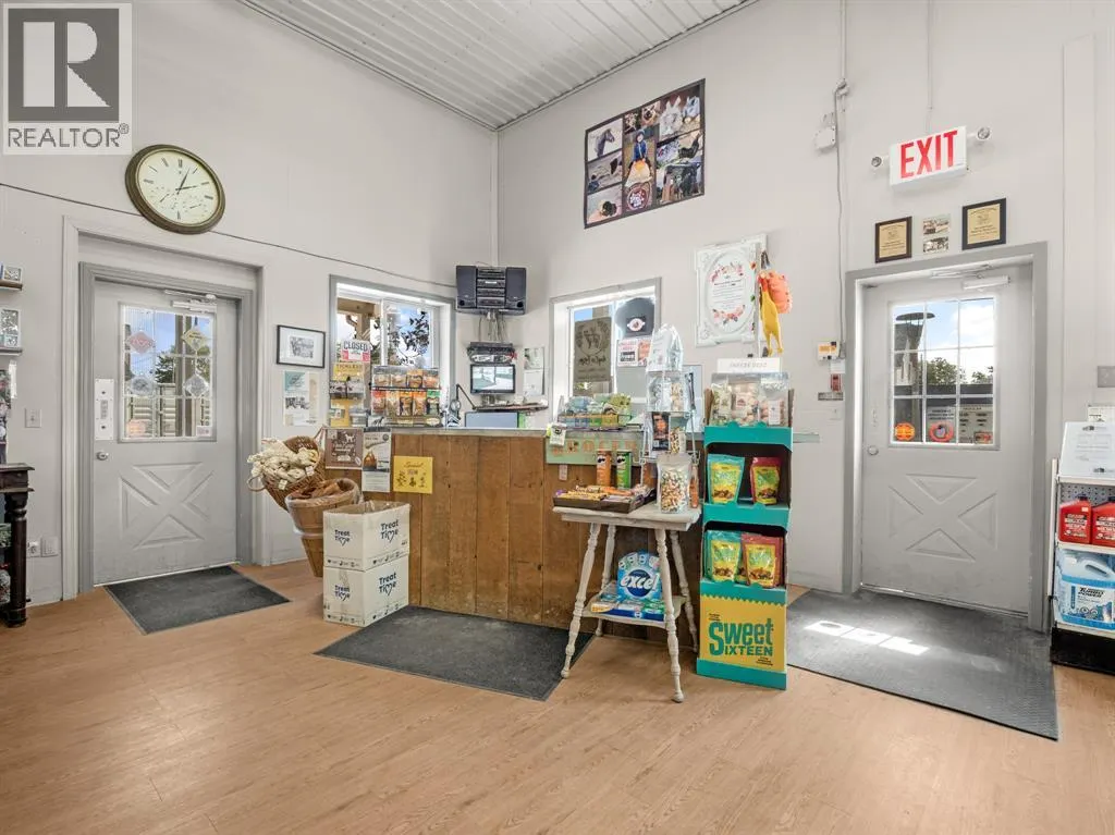 44 SINASAC STREET West