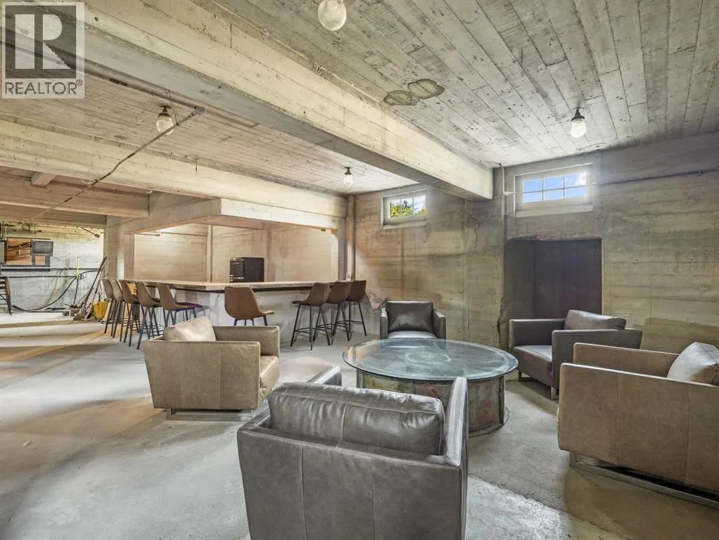 44 SINASAC STREET West
