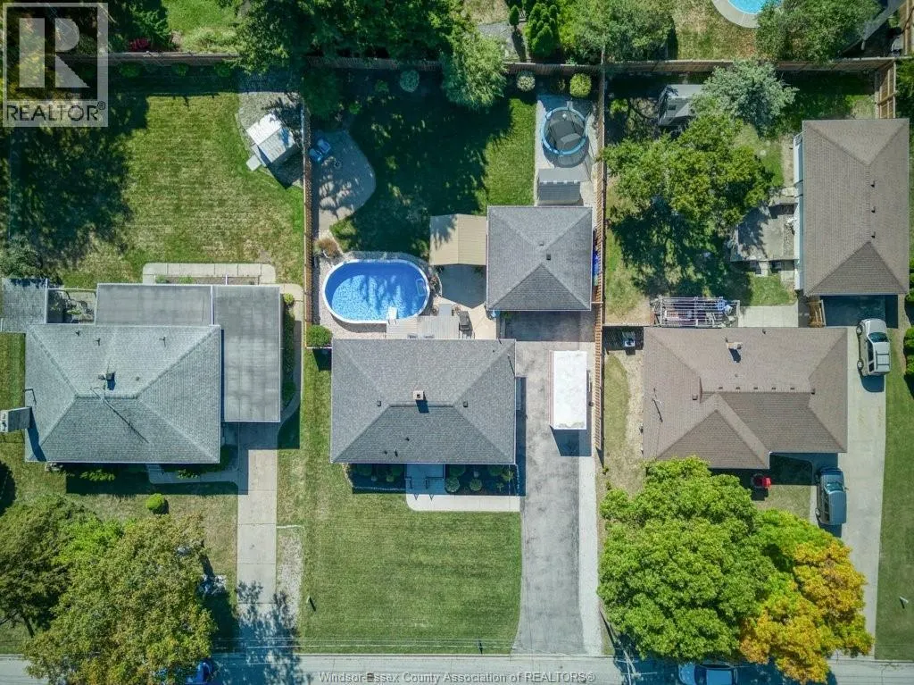 1041 SCOFIELD AVENUE
