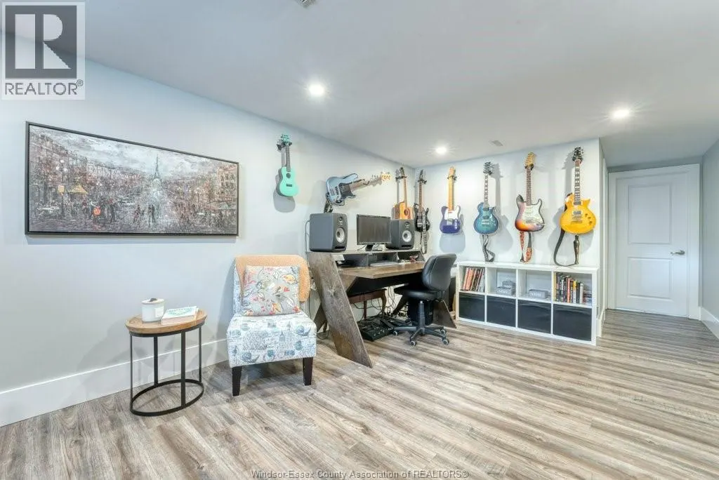 1041 SCOFIELD AVENUE