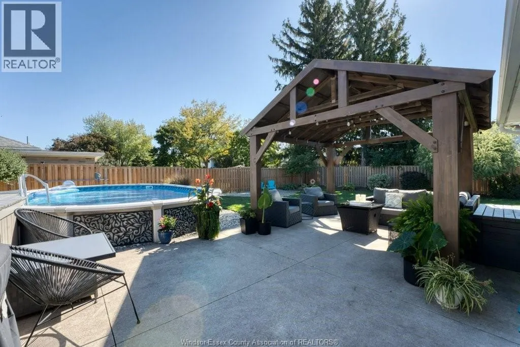 1041 SCOFIELD AVENUE