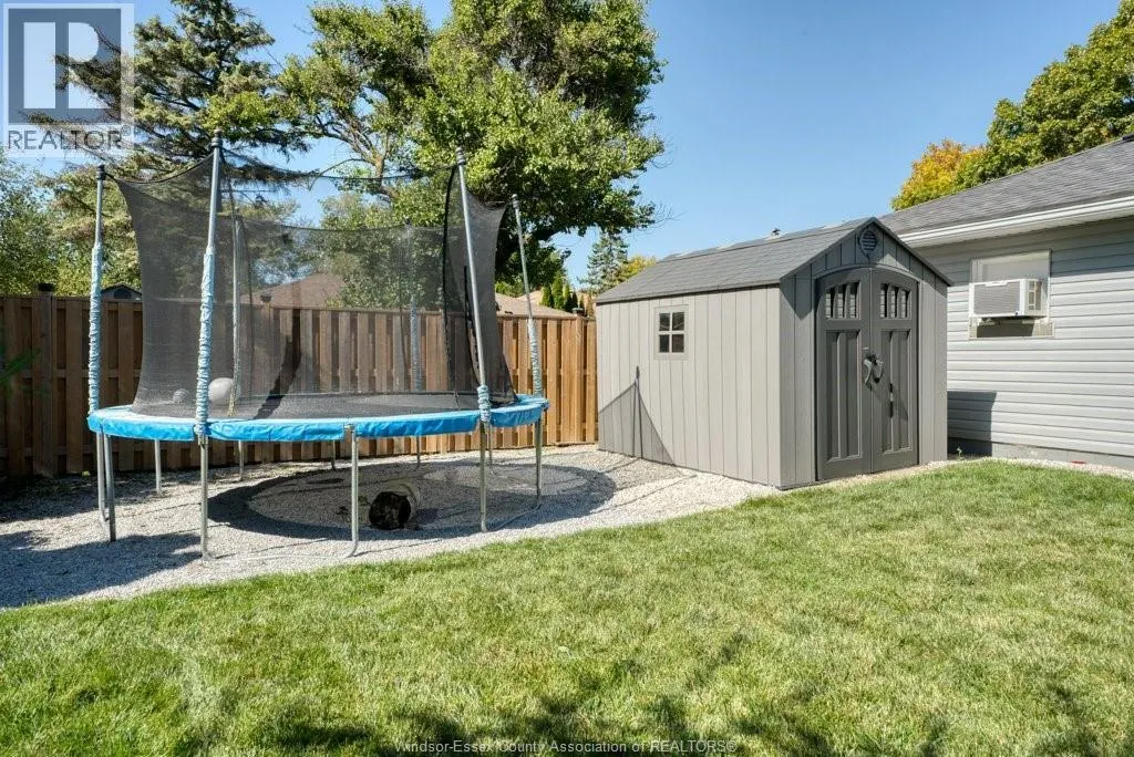 1041 SCOFIELD AVENUE