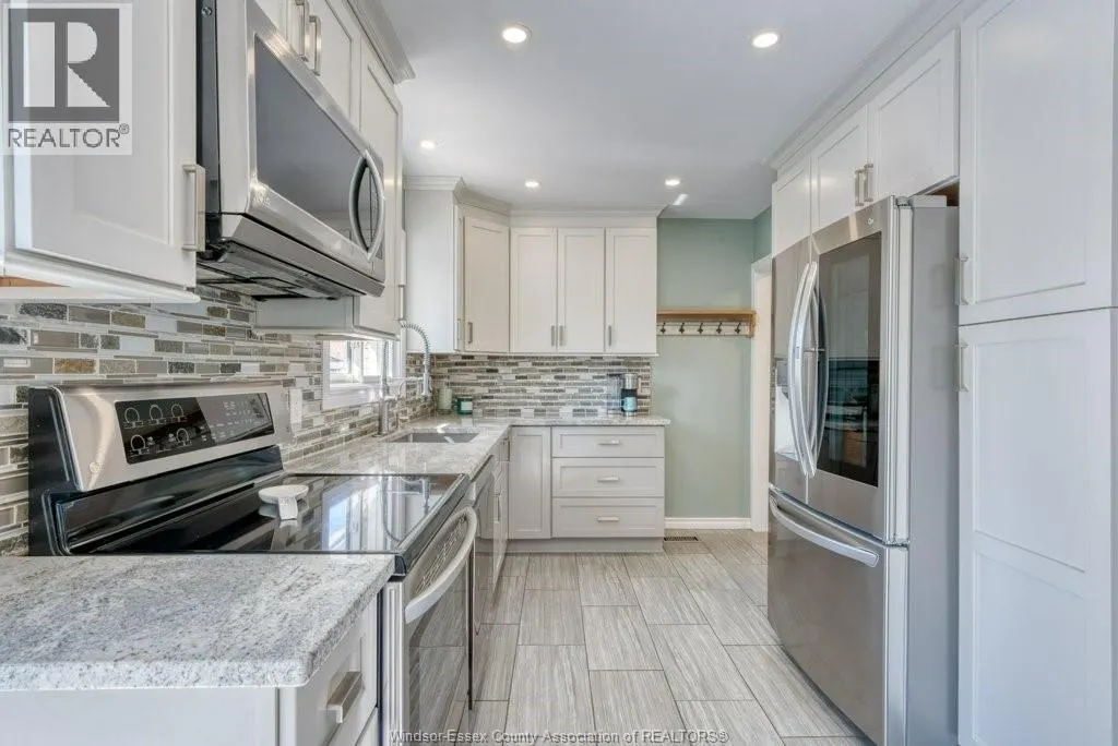 1041 SCOFIELD AVENUE