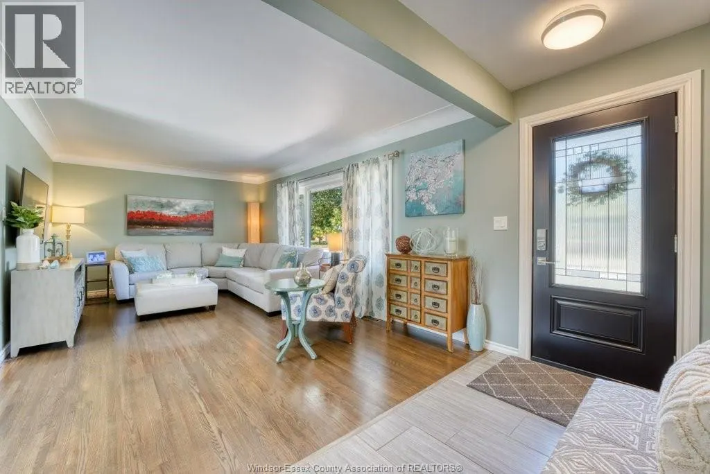 1041 SCOFIELD AVENUE