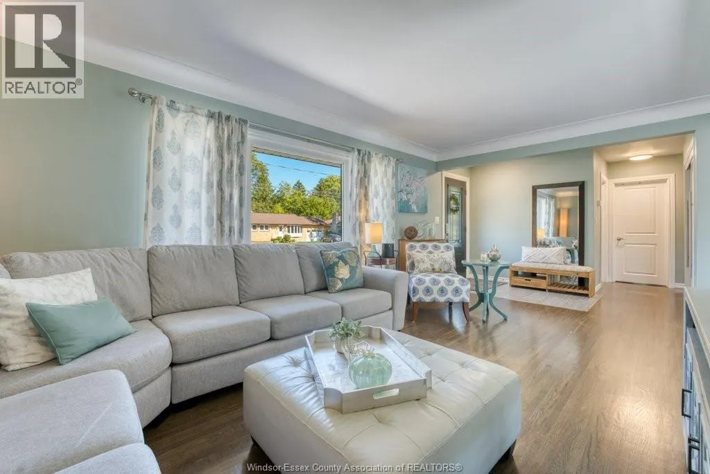 1041 SCOFIELD AVENUE