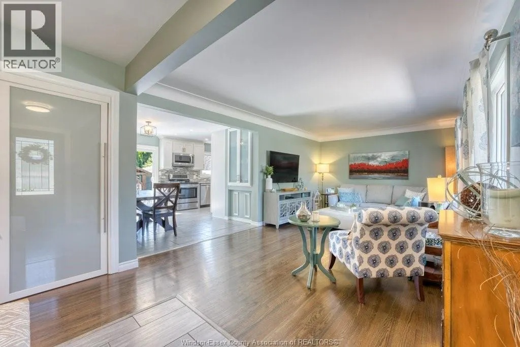1041 SCOFIELD AVENUE