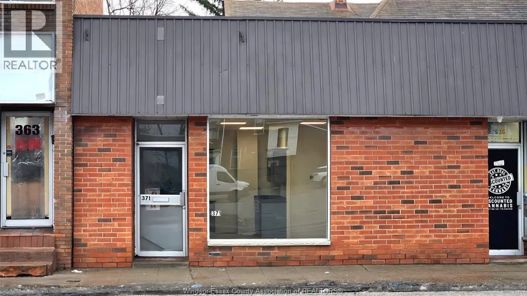 371 WYANDOTTE STREET West