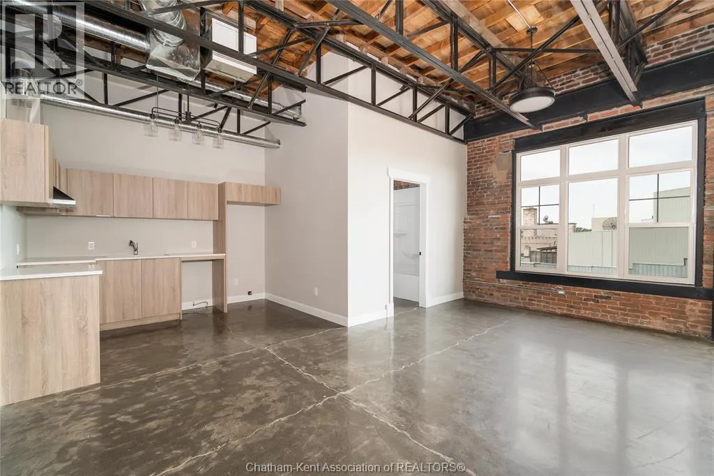 140 King STREET West Unit# 304