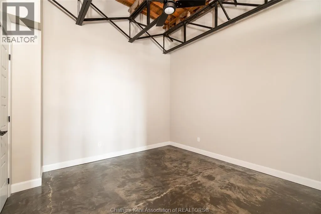 140 King STREET West Unit# 304