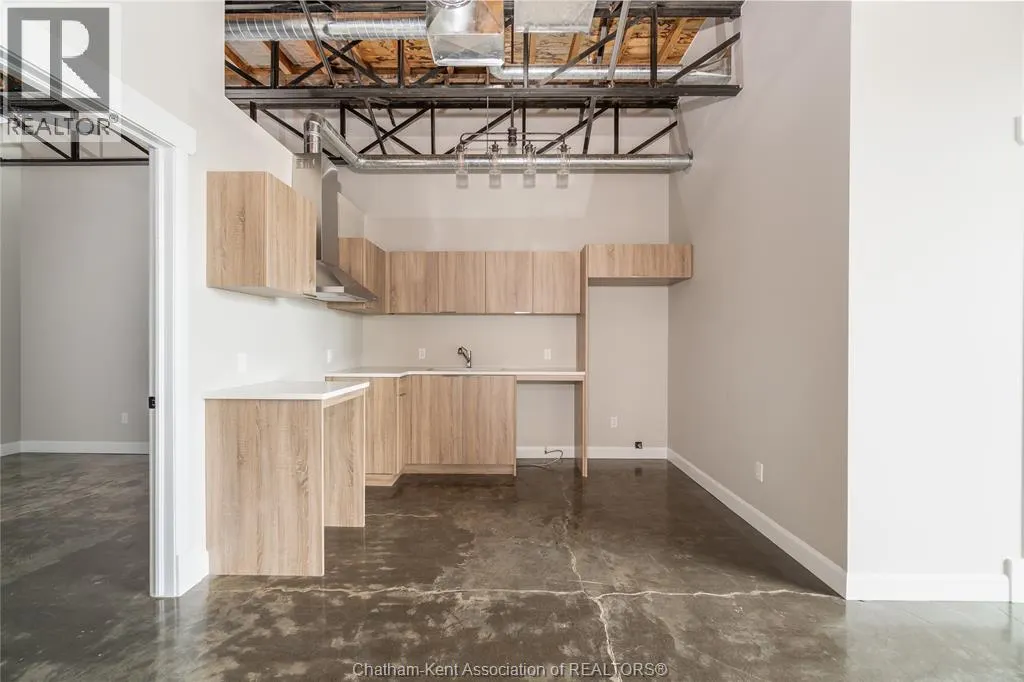 140 King STREET West Unit# 304