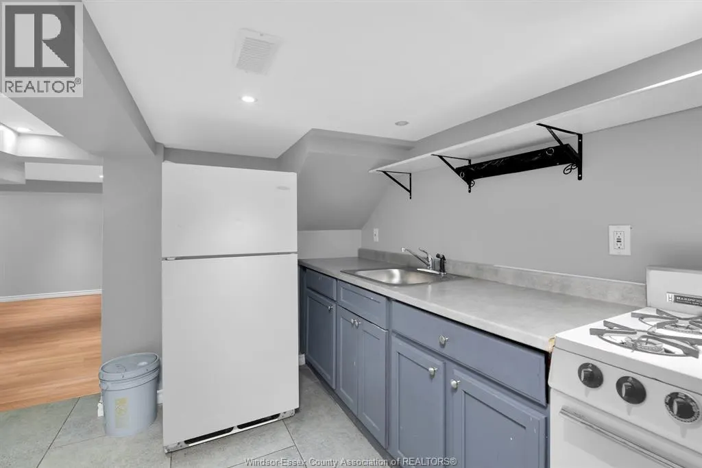 8031 RIVERSIDE DRIVE East