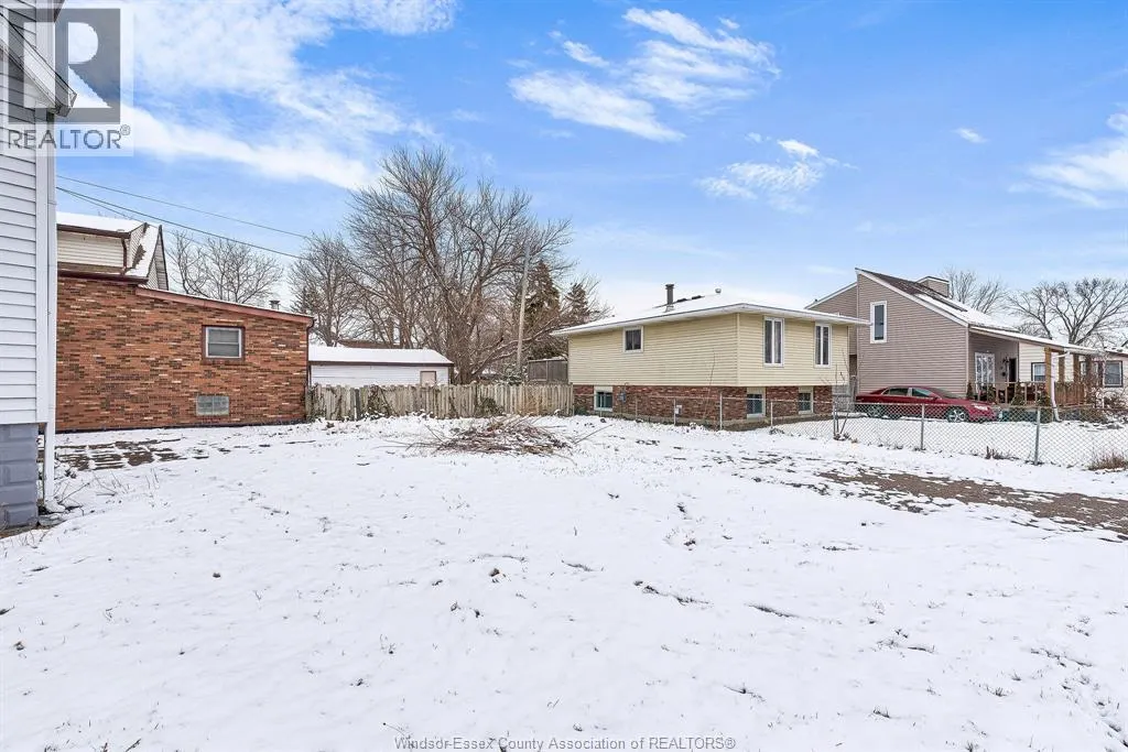 8031 RIVERSIDE DRIVE East