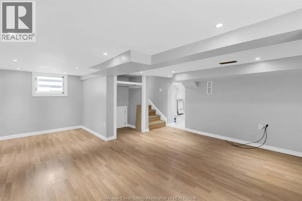 8031 RIVERSIDE DRIVE East