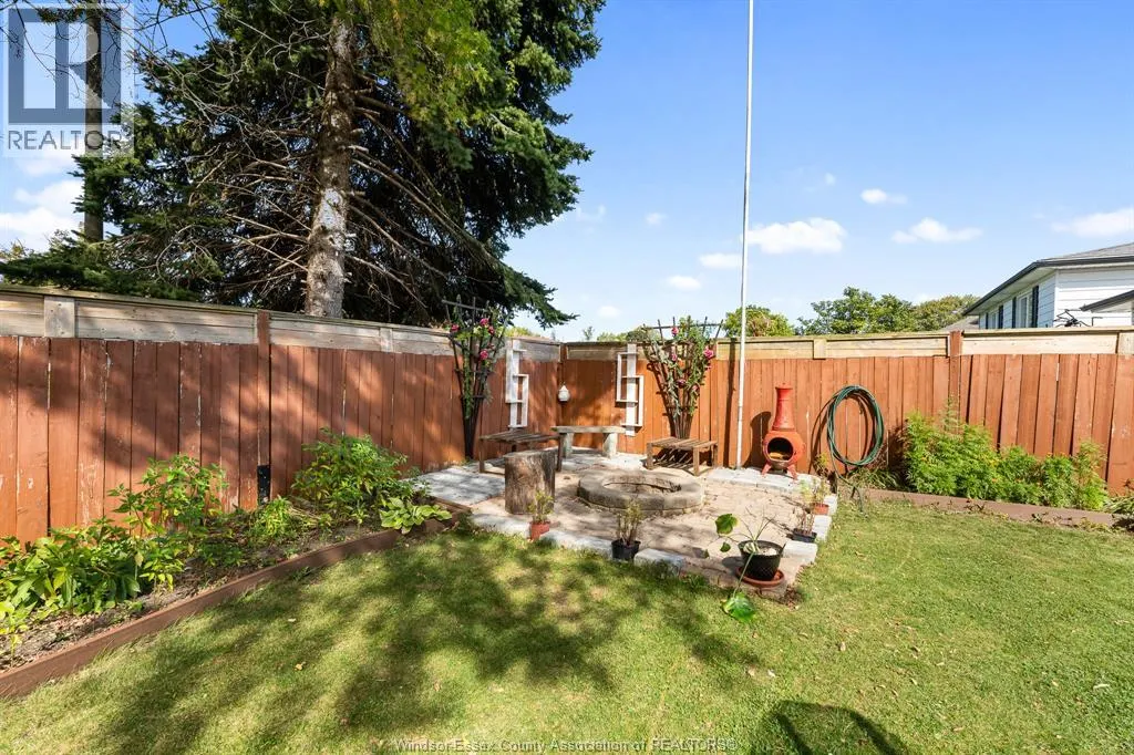1 Lucy CRESCENT