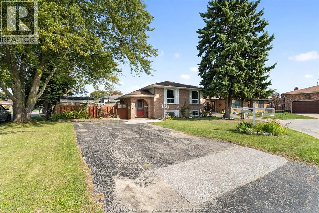1 Lucy CRESCENT