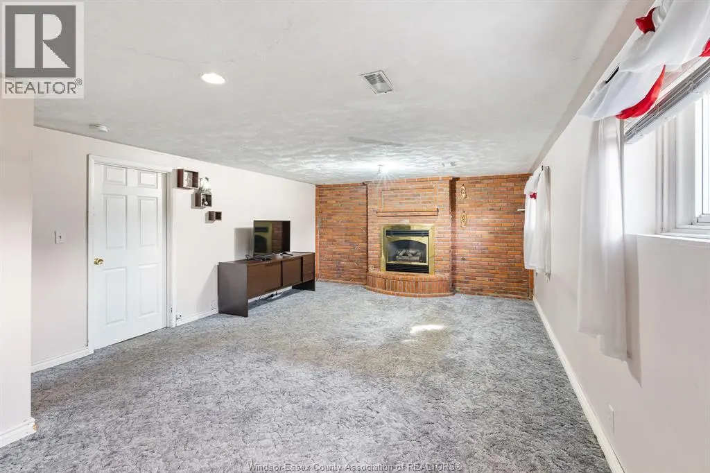 1 Lucy CRESCENT