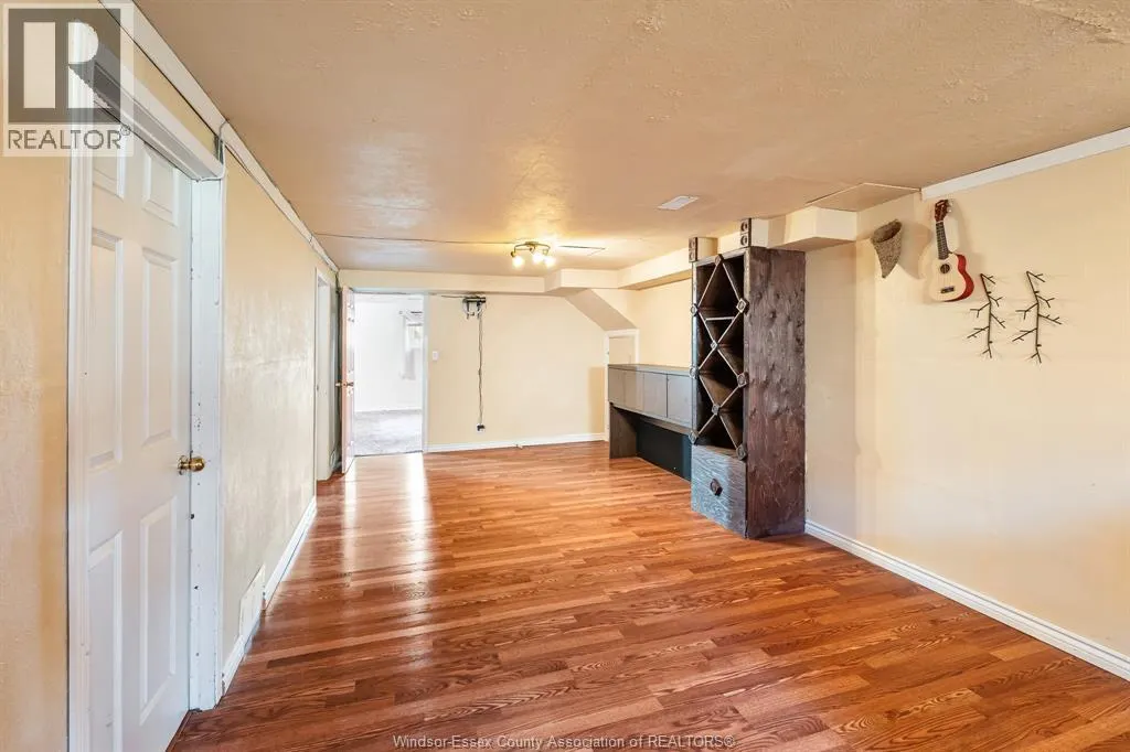 1 Lucy CRESCENT