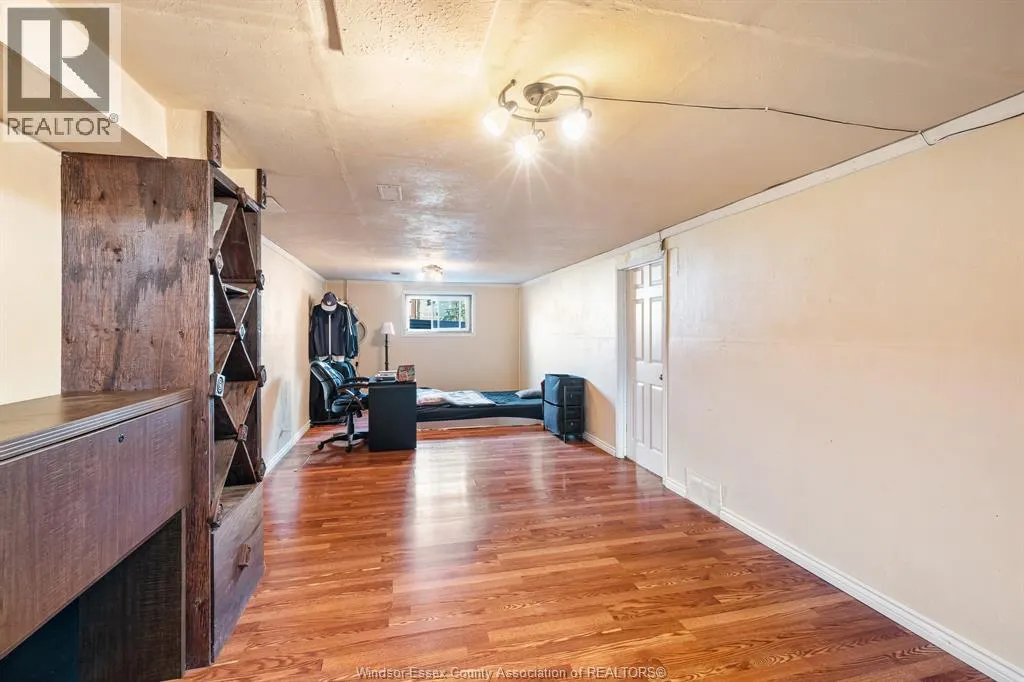 1 Lucy CRESCENT