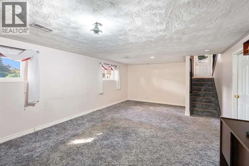 1 Lucy CRESCENT
