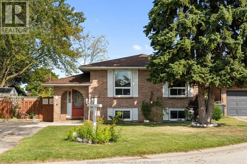 1 Lucy CRESCENT