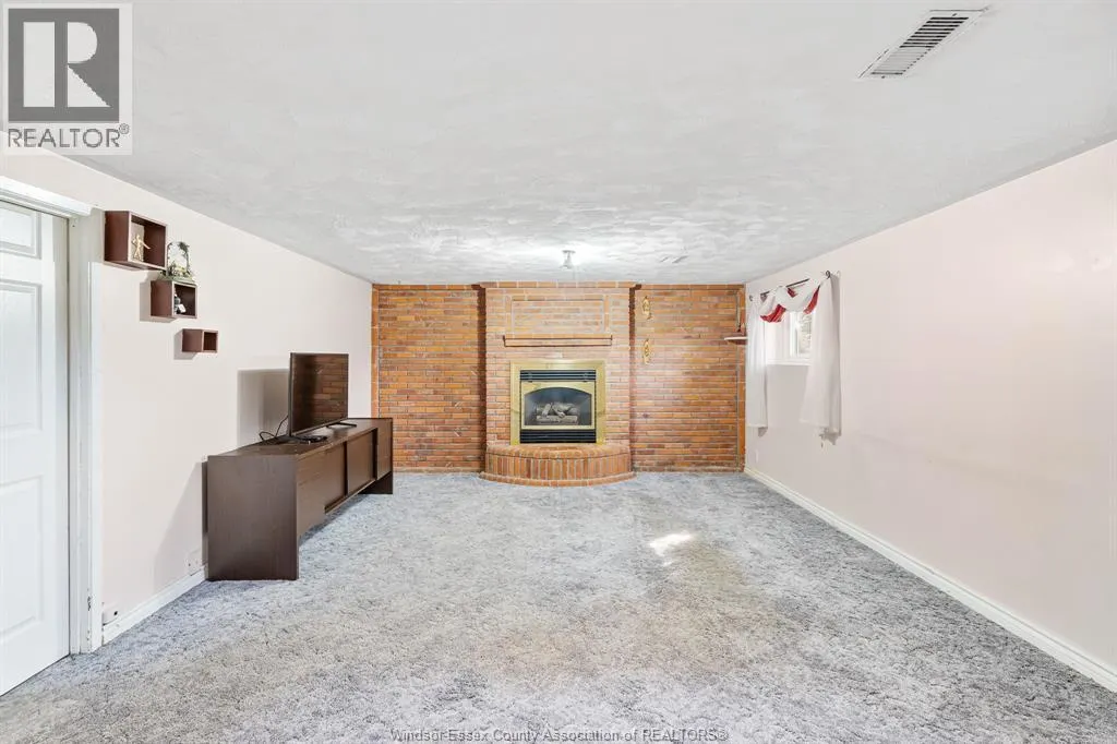 1 Lucy CRESCENT
