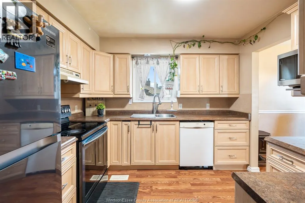1 Lucy CRESCENT