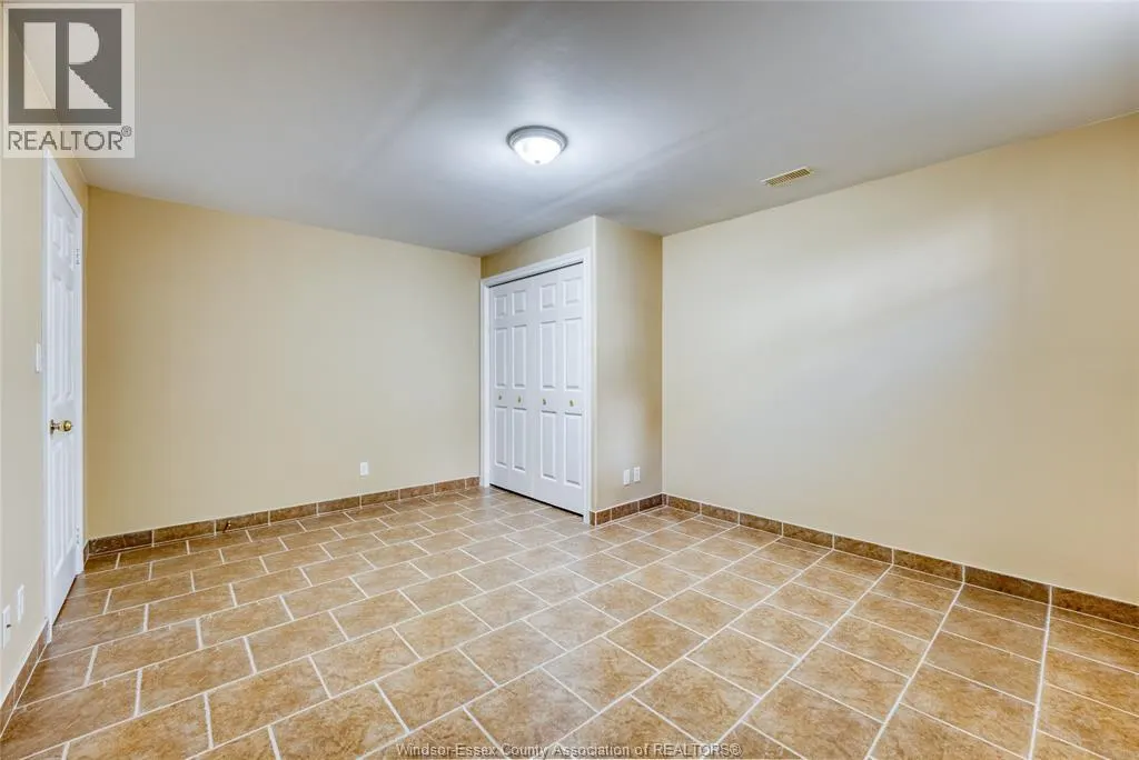 267 EAST PUCE