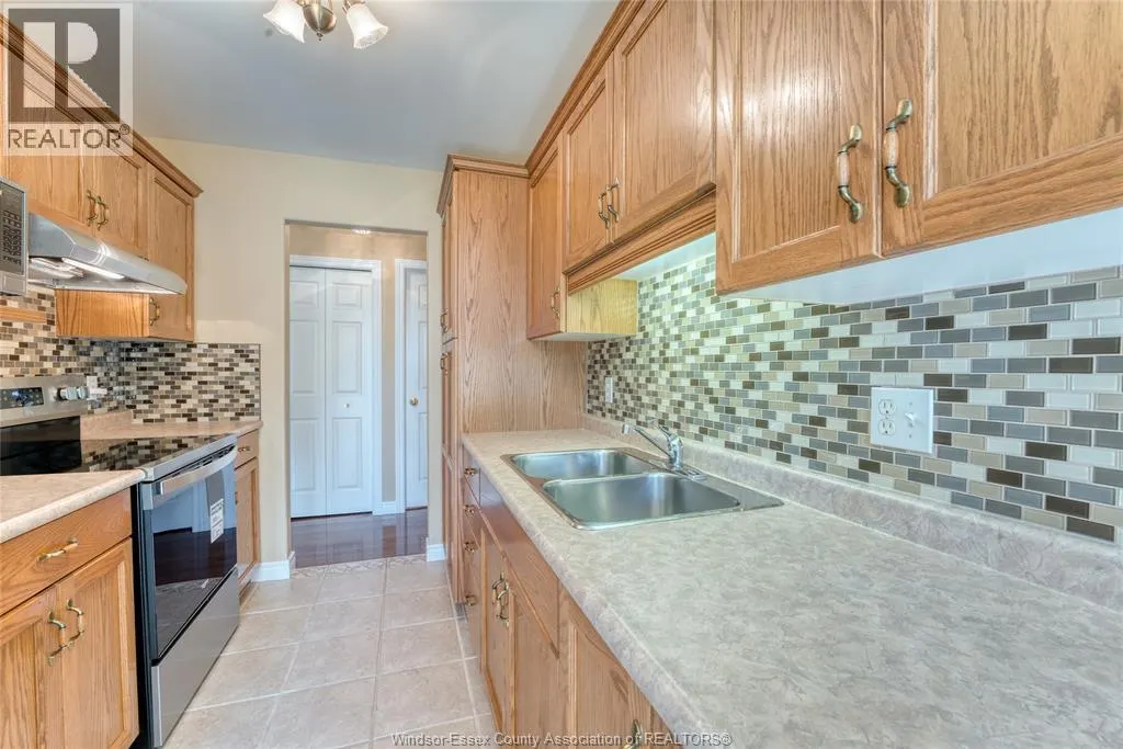 267 EAST PUCE