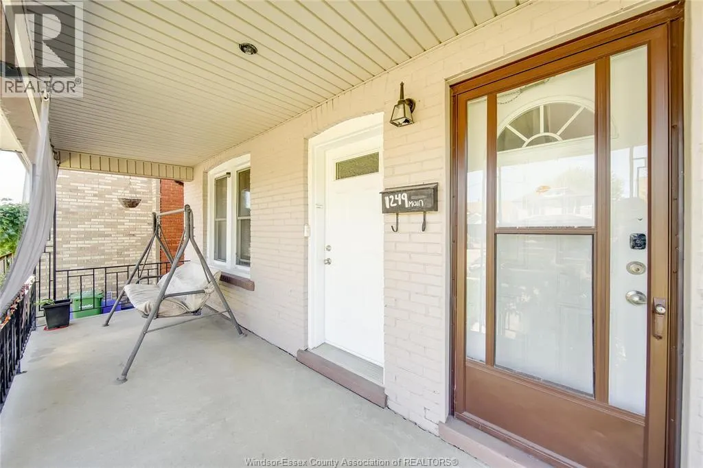1249 MARENTETTE AVENUE