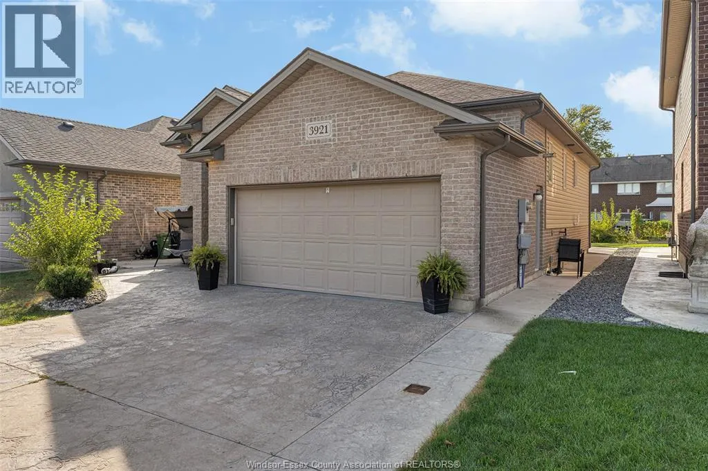 3921 ZANZIBAR CRESCENT