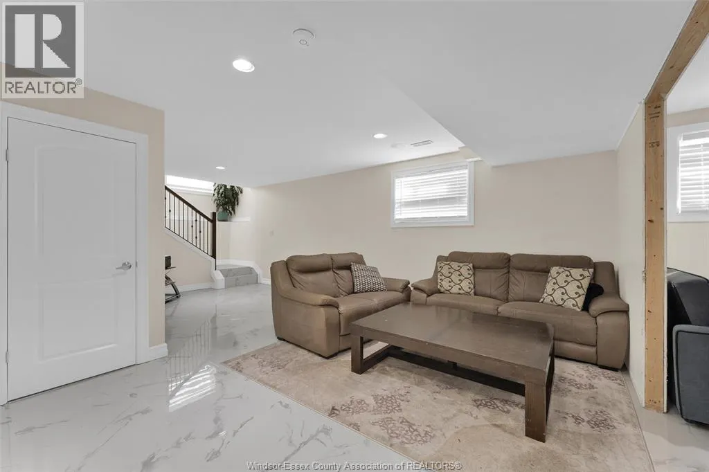 3921 ZANZIBAR CRESCENT