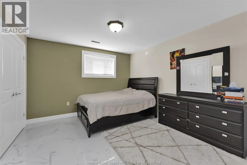 3921 ZANZIBAR CRESCENT