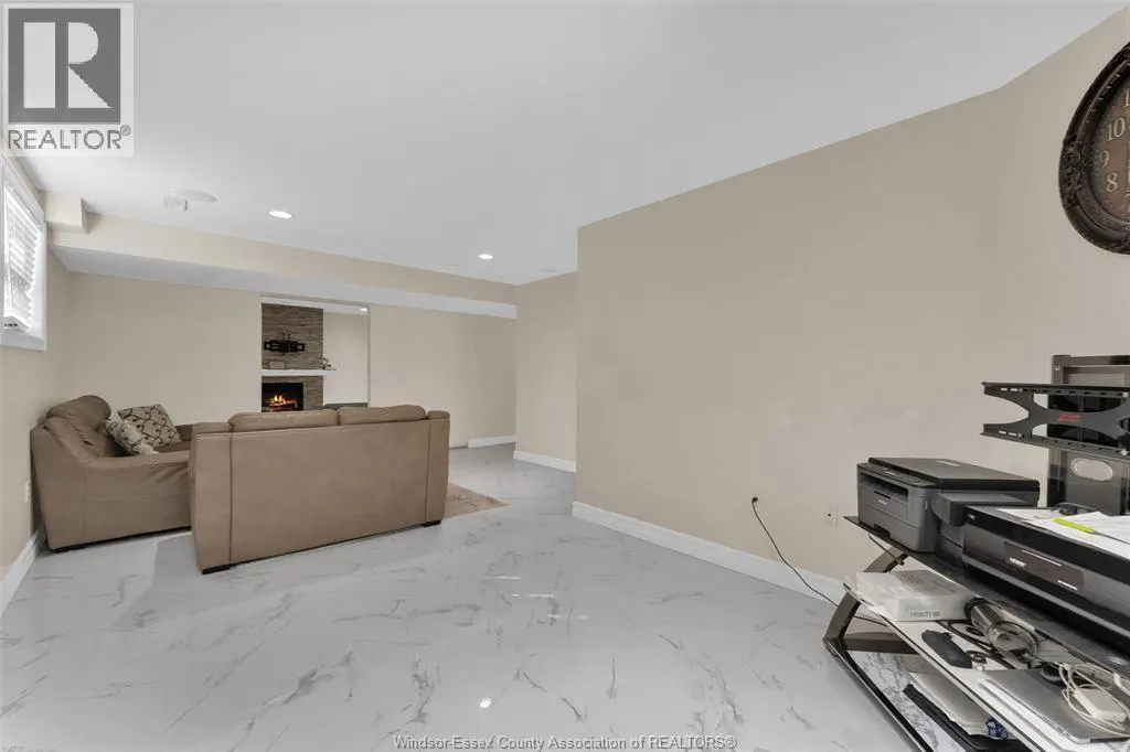 3921 ZANZIBAR CRESCENT