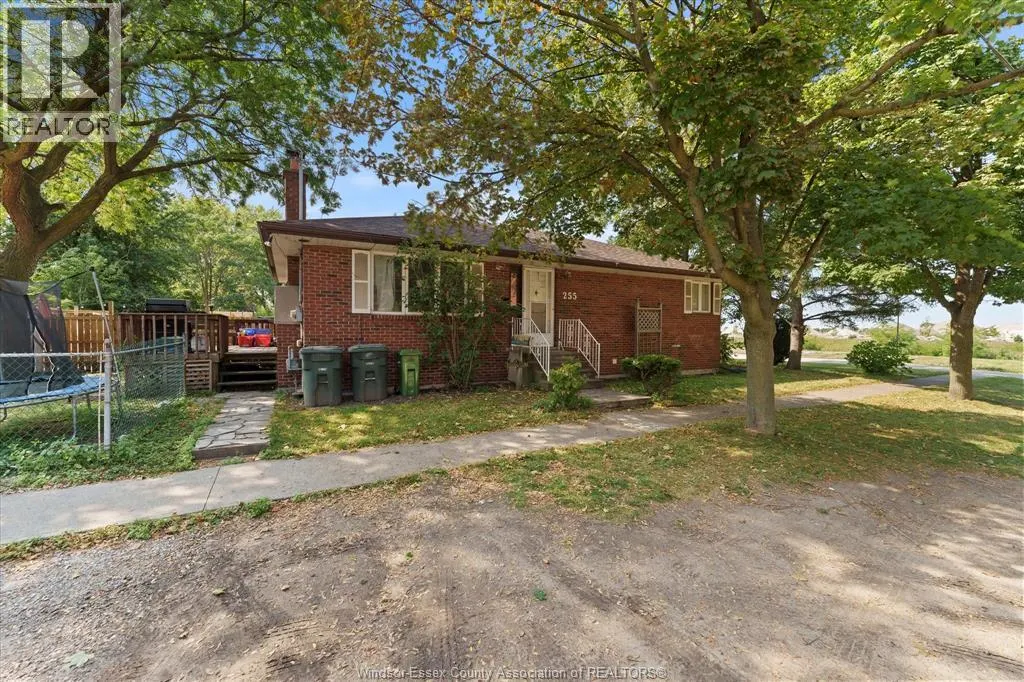 255 CHIPPAWA STREET