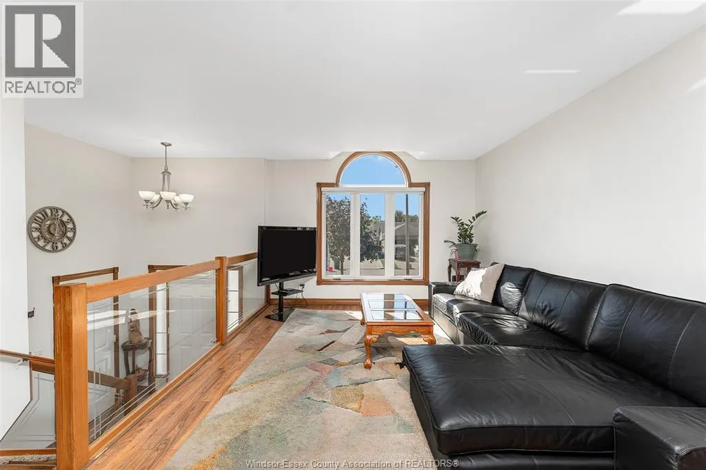 10 Hainer COURT
