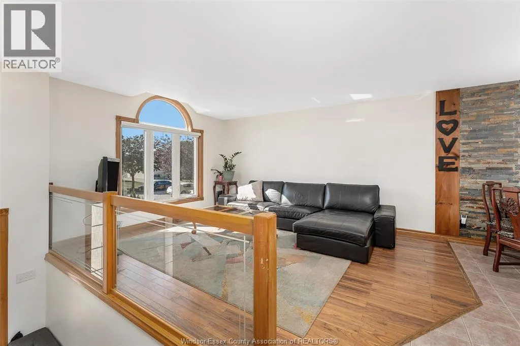 10 Hainer COURT