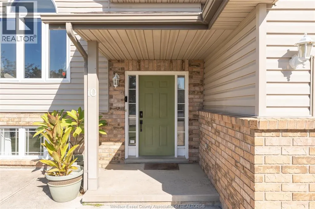 10 Hainer COURT