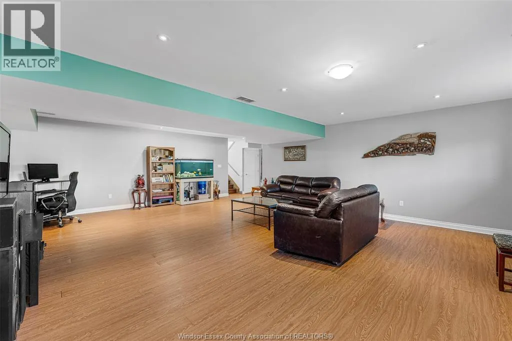 10 Hainer COURT