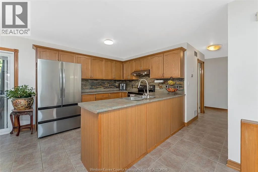 10 Hainer COURT
