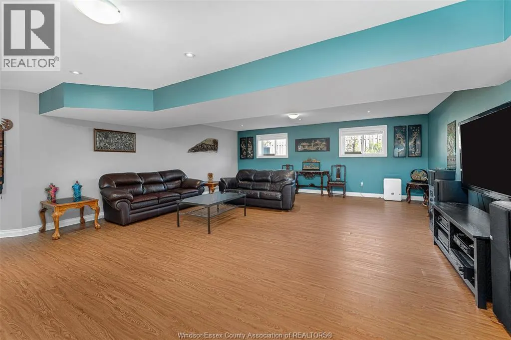 10 Hainer COURT