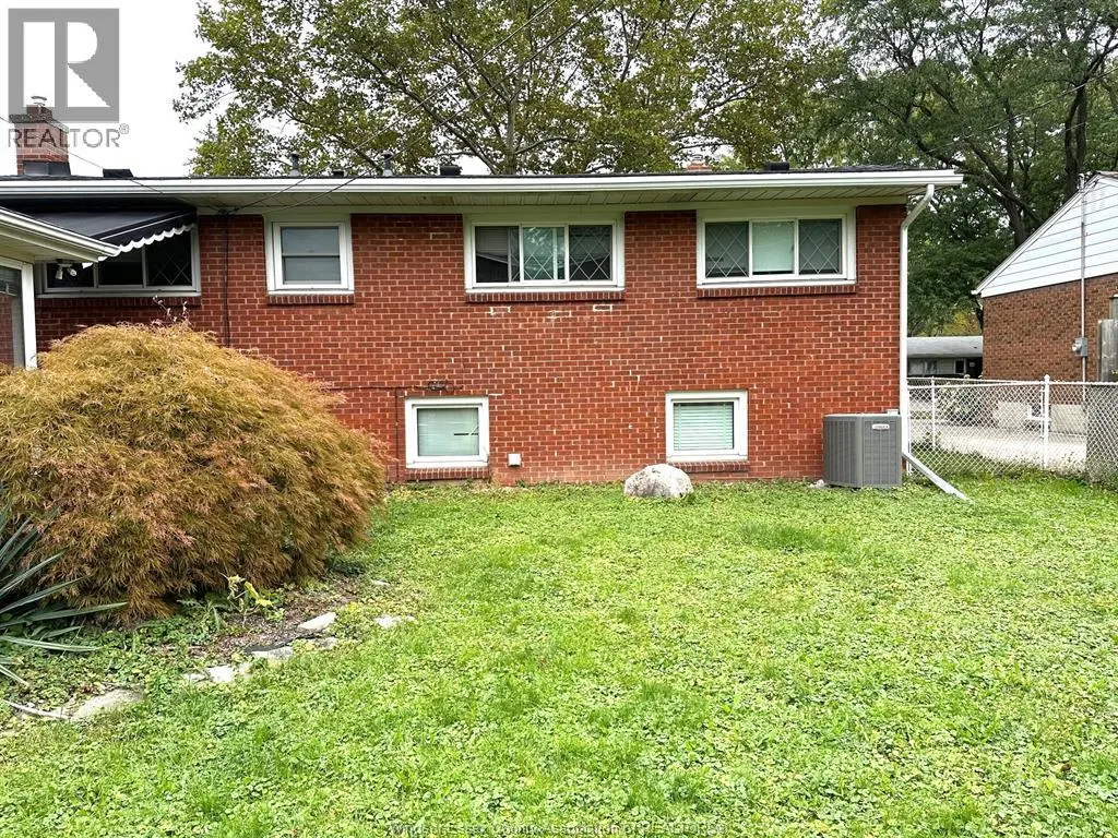 3551 WOODLAND