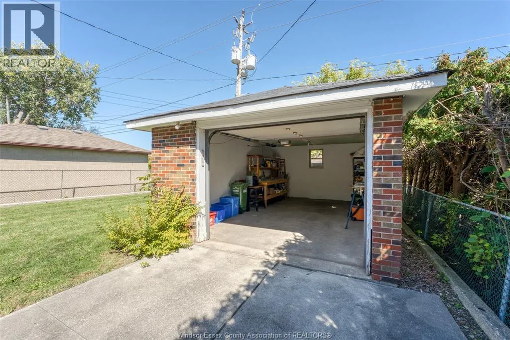 2490 Meldrum ROAD