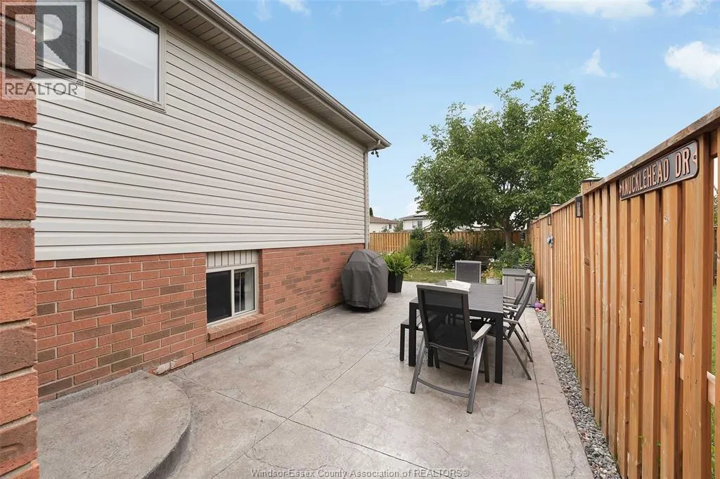 1828 VICKY CIRCLE