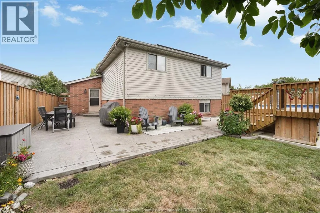 1828 VICKY CIRCLE