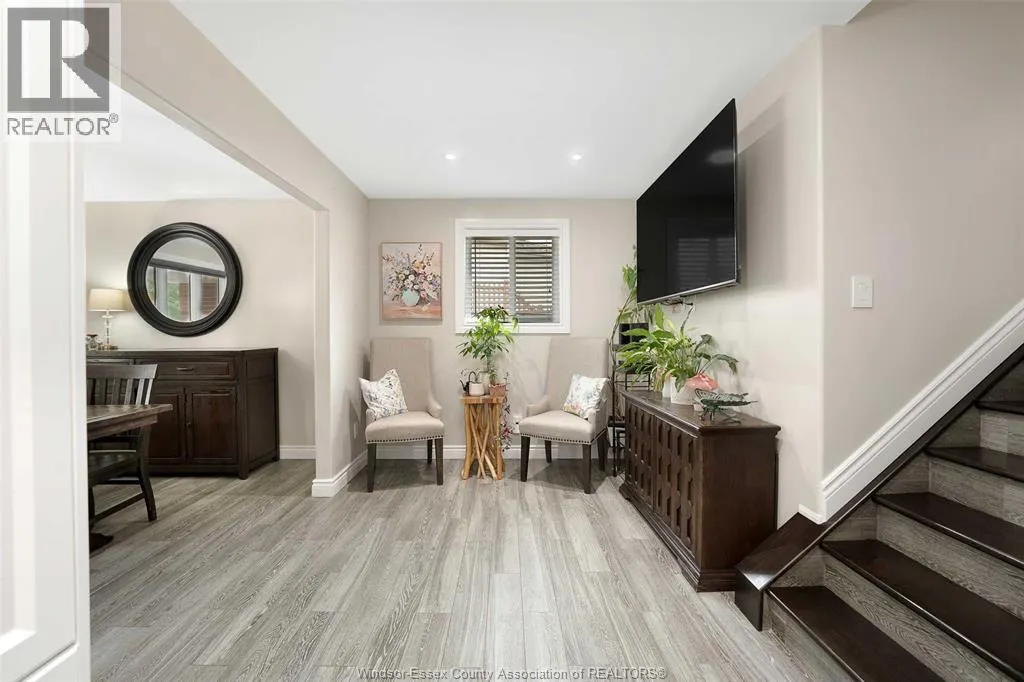 1828 VICKY CIRCLE