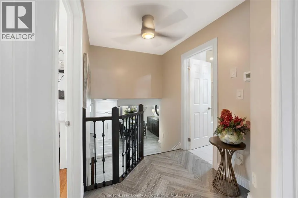 1828 VICKY CIRCLE